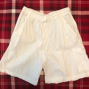 White shorts with elastic drawstring waist